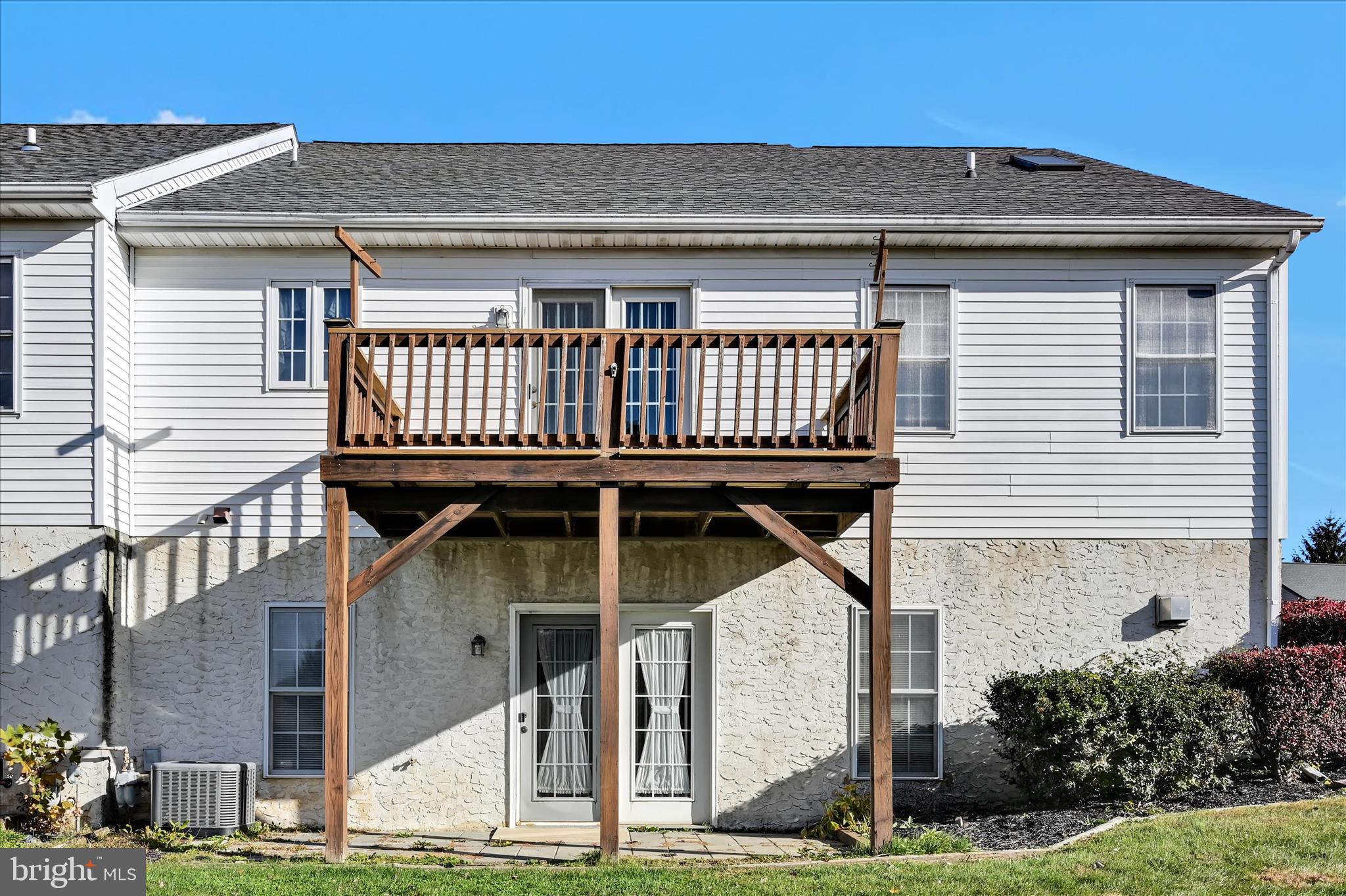 MANOR OAKS - Residential