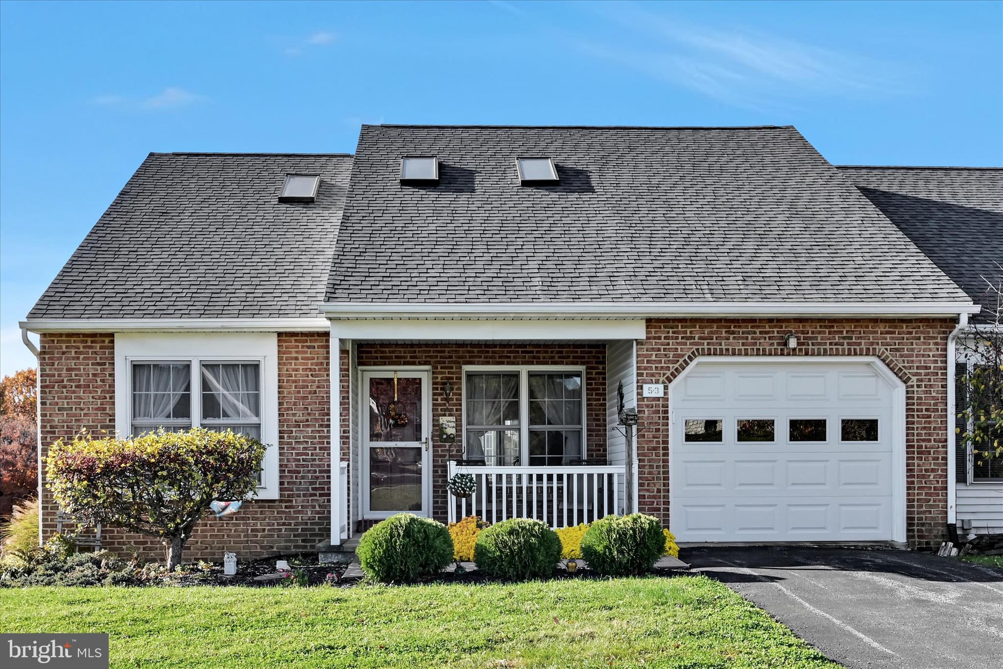 MANOR OAKS - Residential