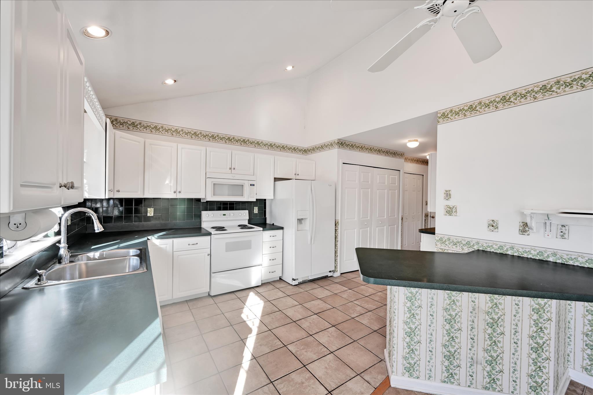 MANOR OAKS - Residential