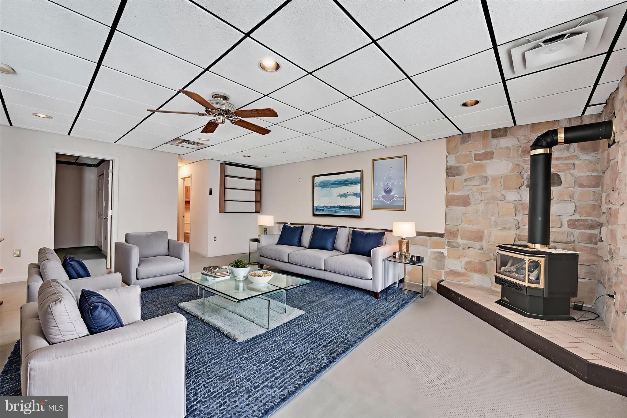 MANOR OAKS - Residential