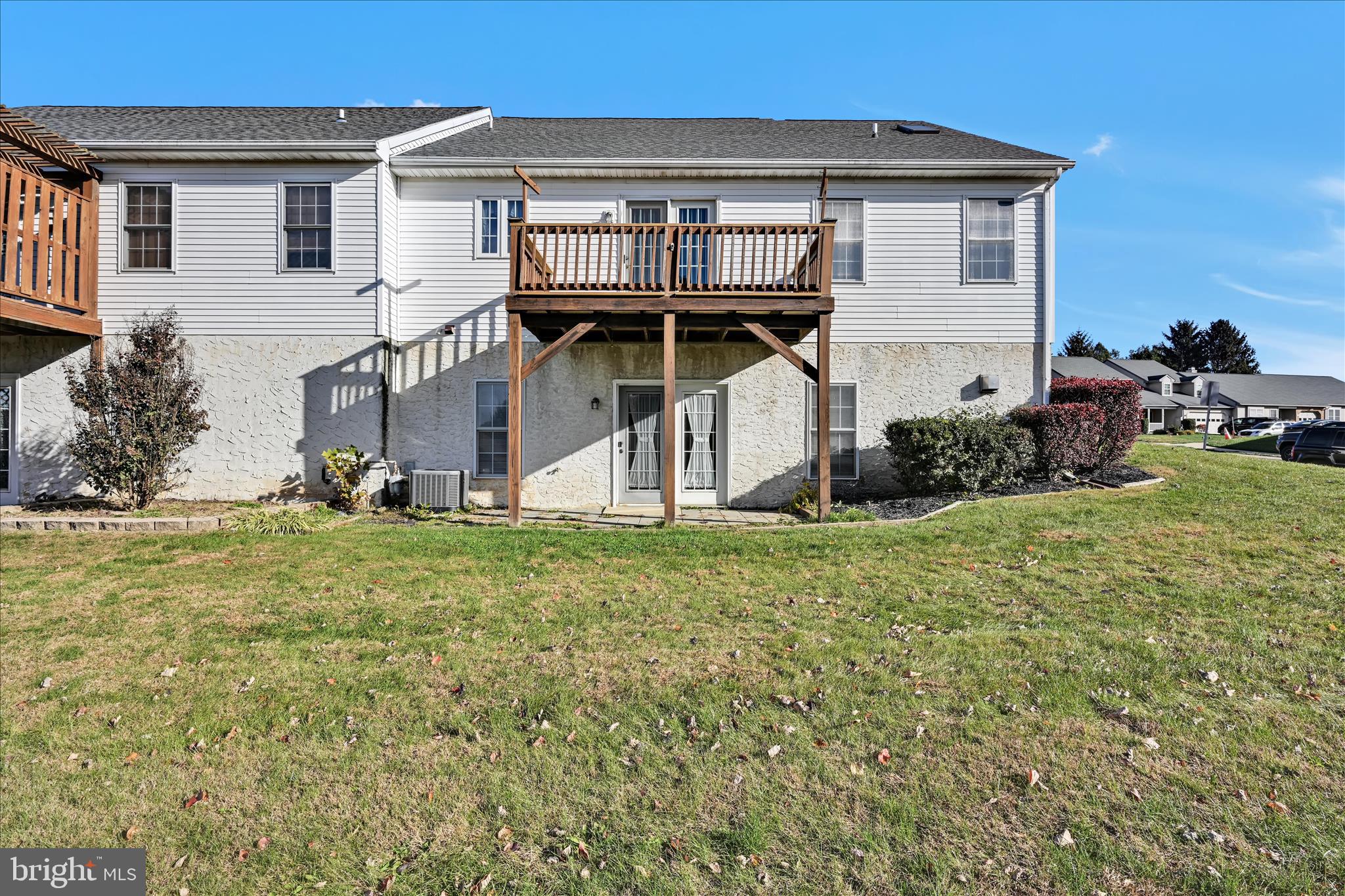 MANOR OAKS - Residential