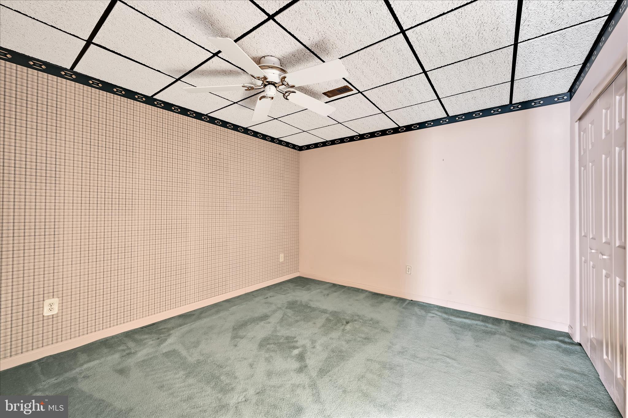 MANOR OAKS - Residential