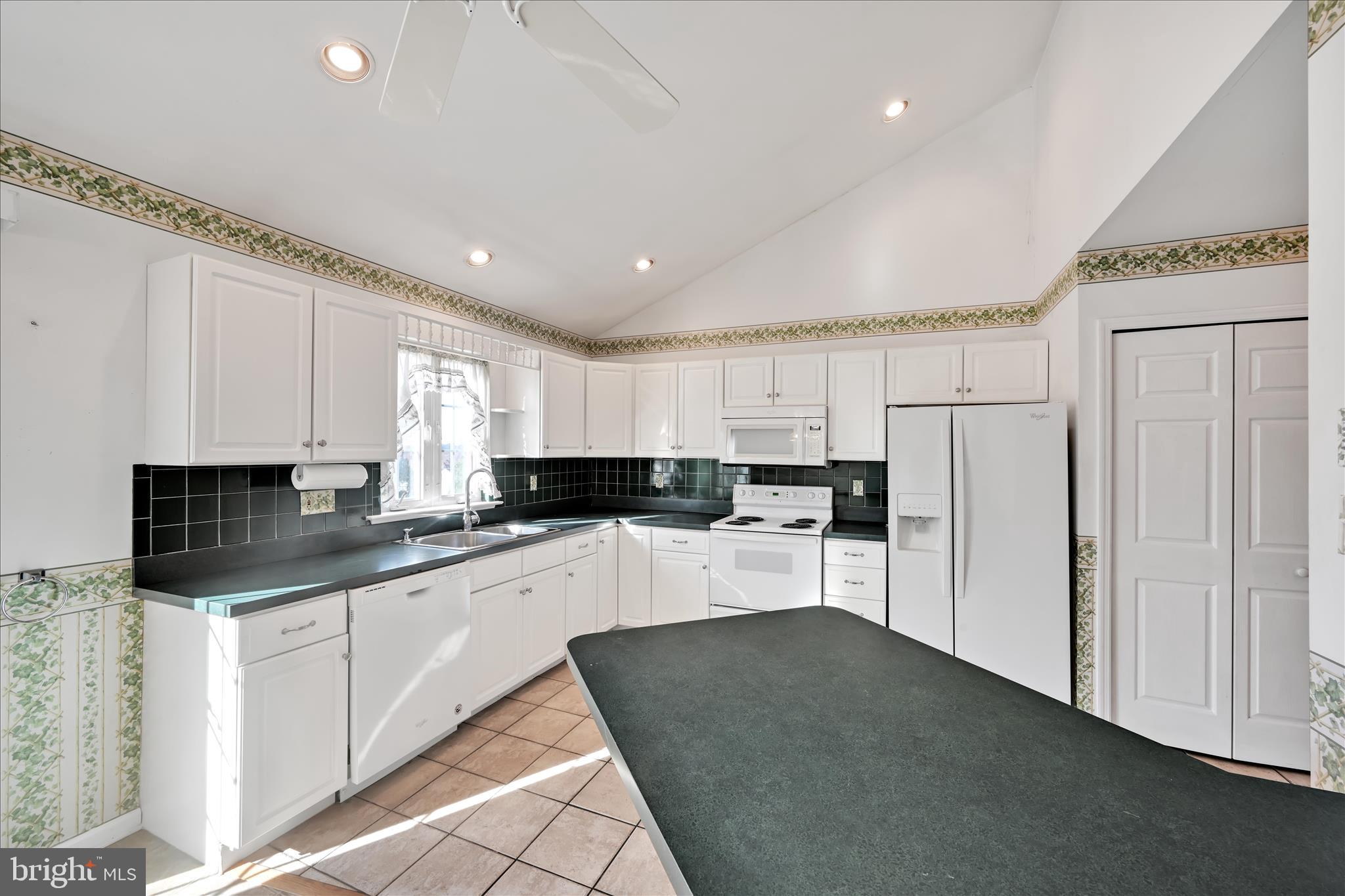 MANOR OAKS - Residential