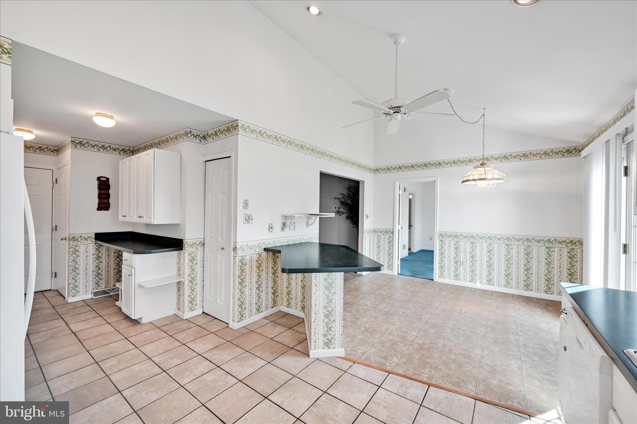 MANOR OAKS - Residential