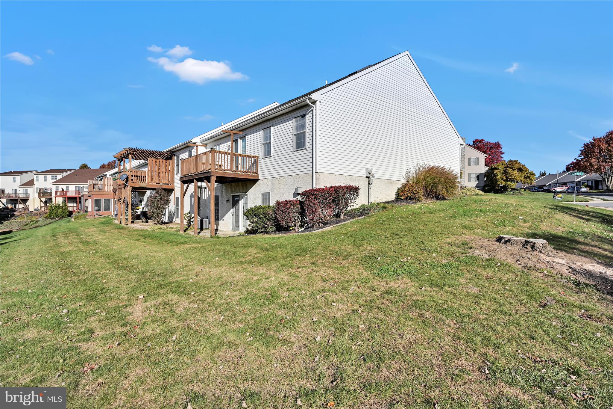 MANOR OAKS - Residential