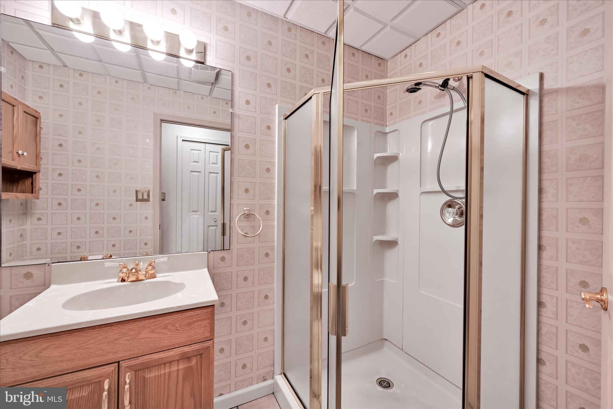 MANOR OAKS - Residential