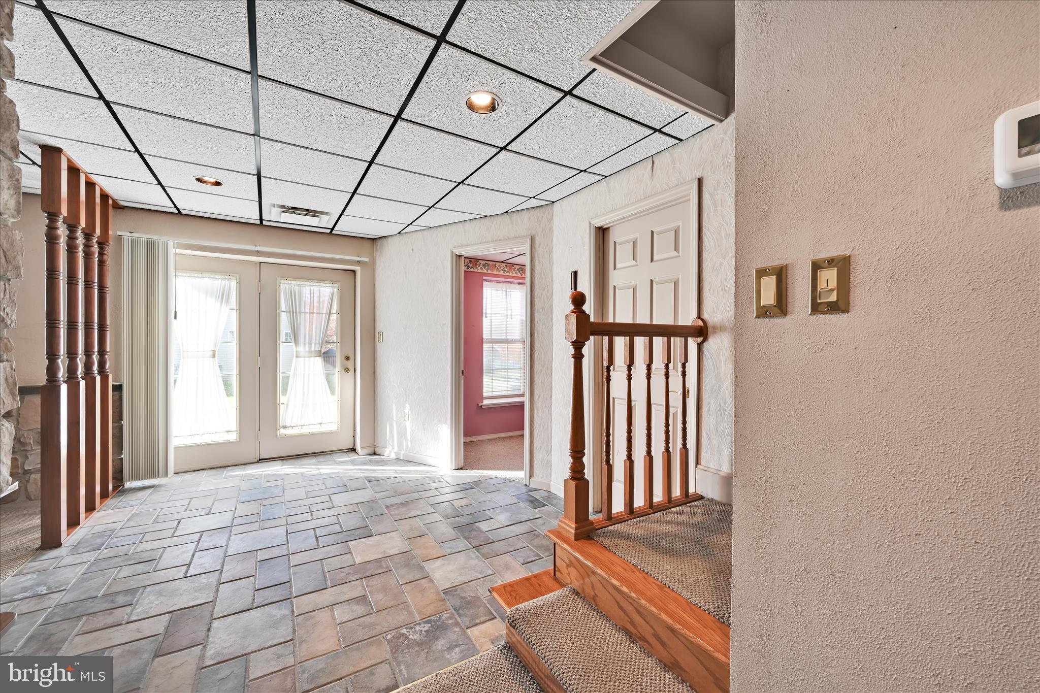 MANOR OAKS - Residential