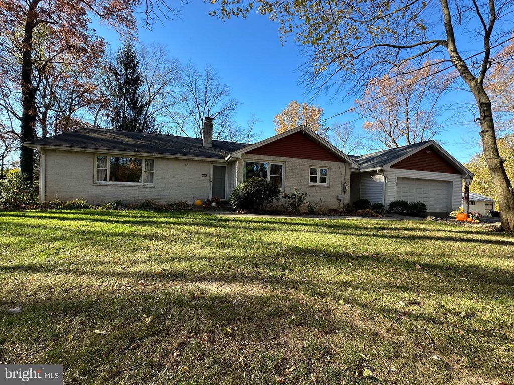 Photo of 537 Miller Road, ELIZABETHTOWN, PA 17022 (MLS # PALA2058000)