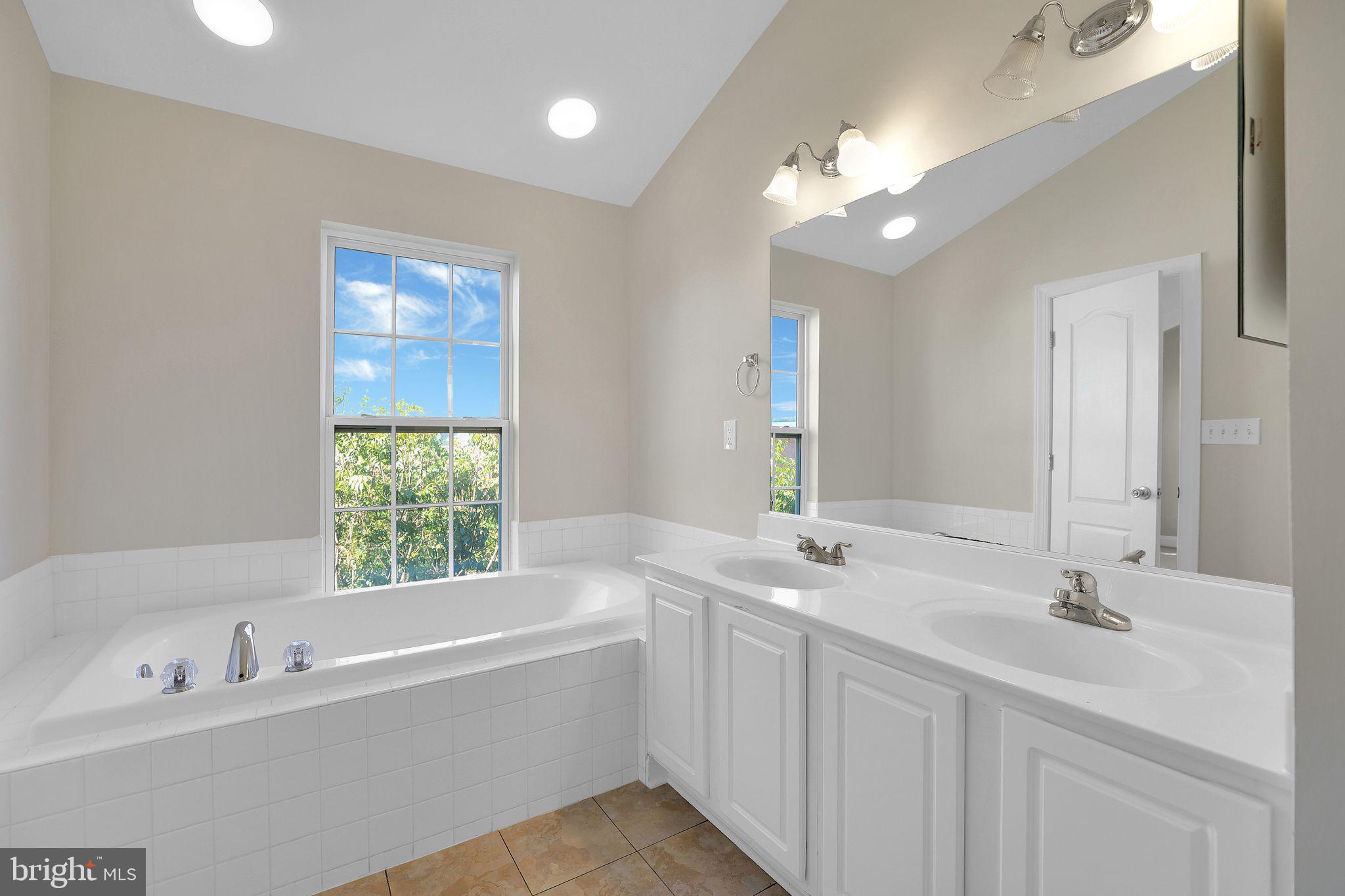 KENTLANDS - Residential Lease