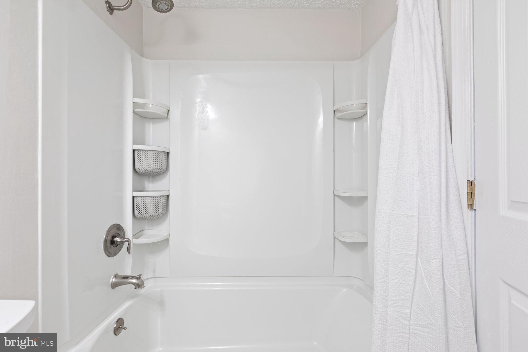 WHISPERING WOODS - Residential