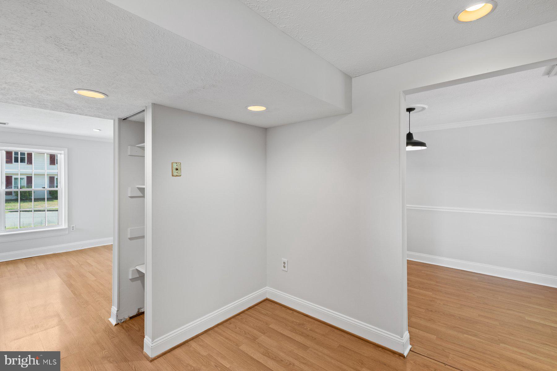 WHISPERING WOODS - Residential