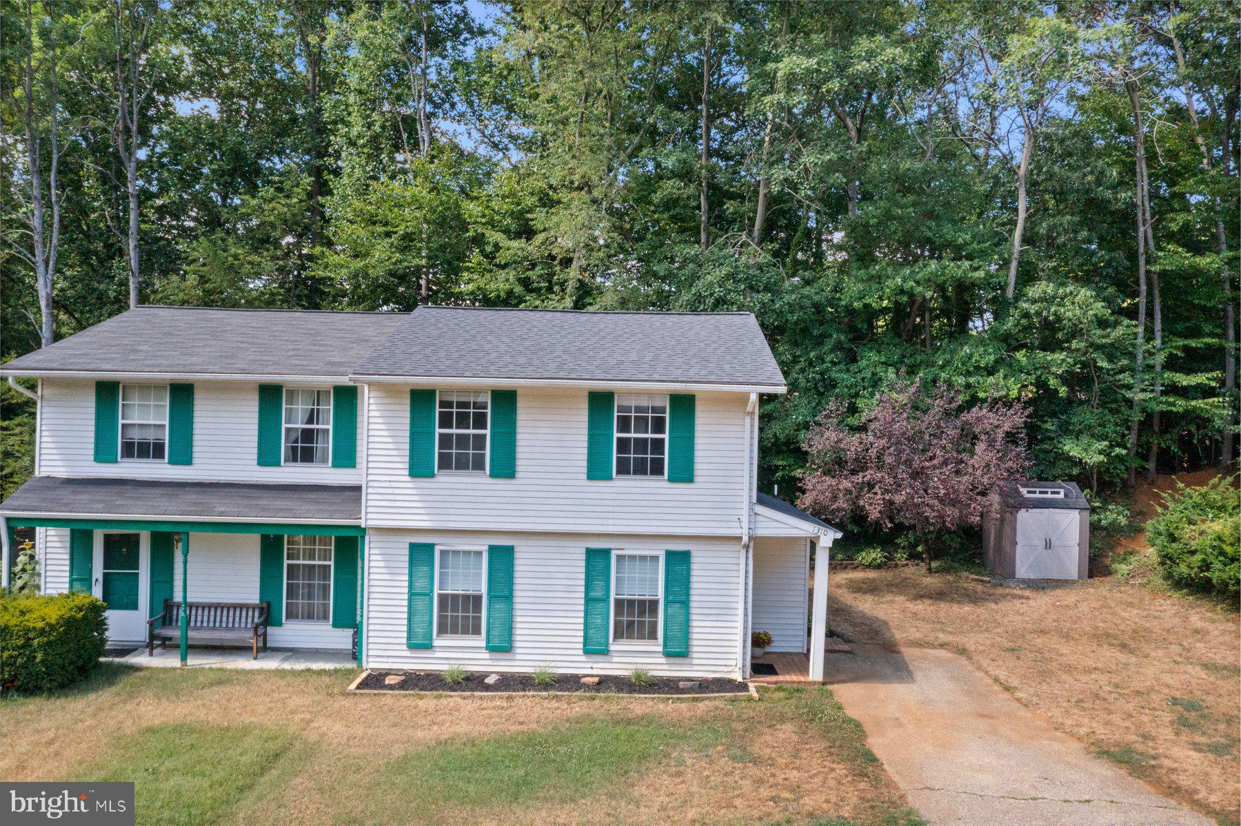 WHISPERING WOODS - Residential