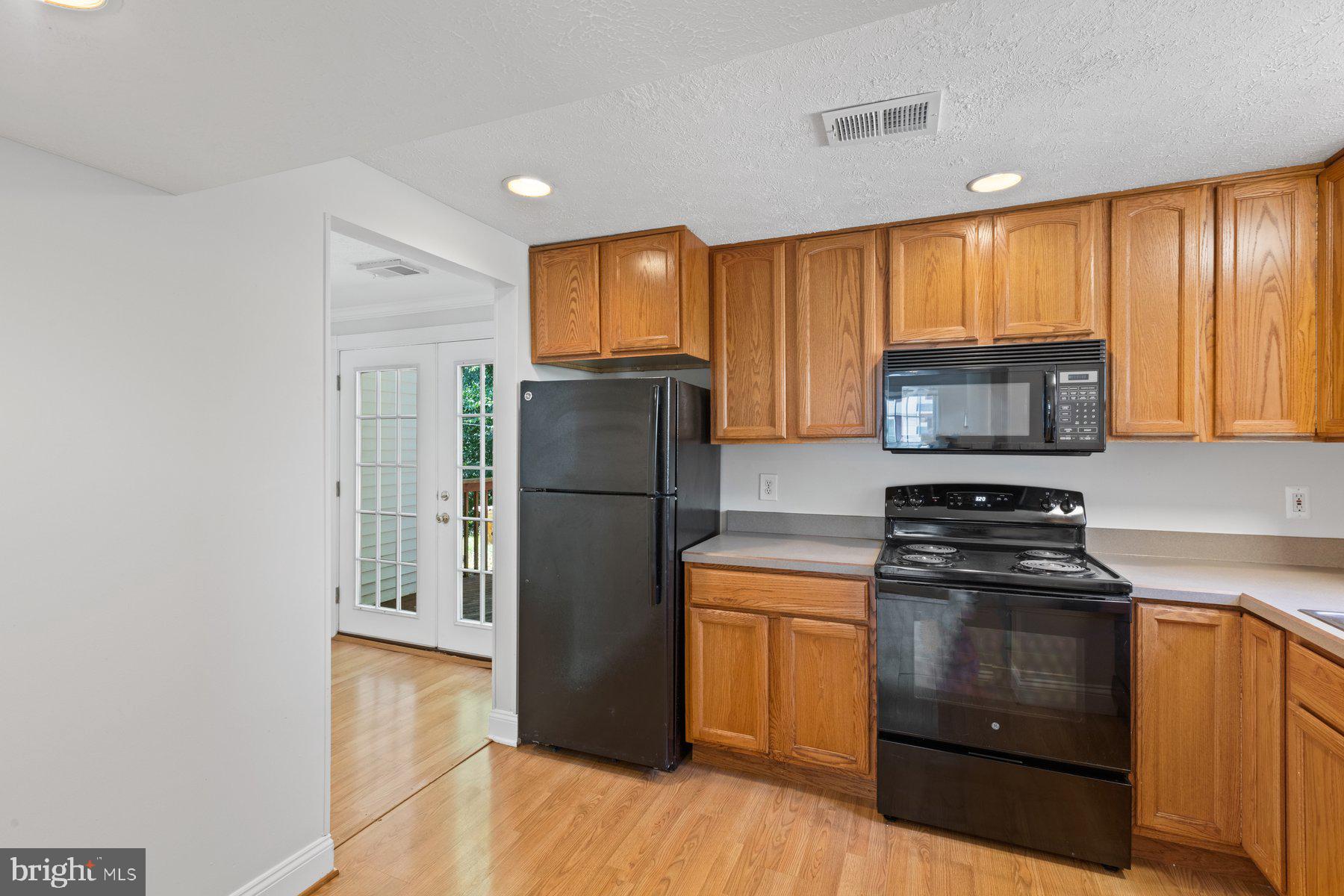 WHISPERING WOODS - Residential