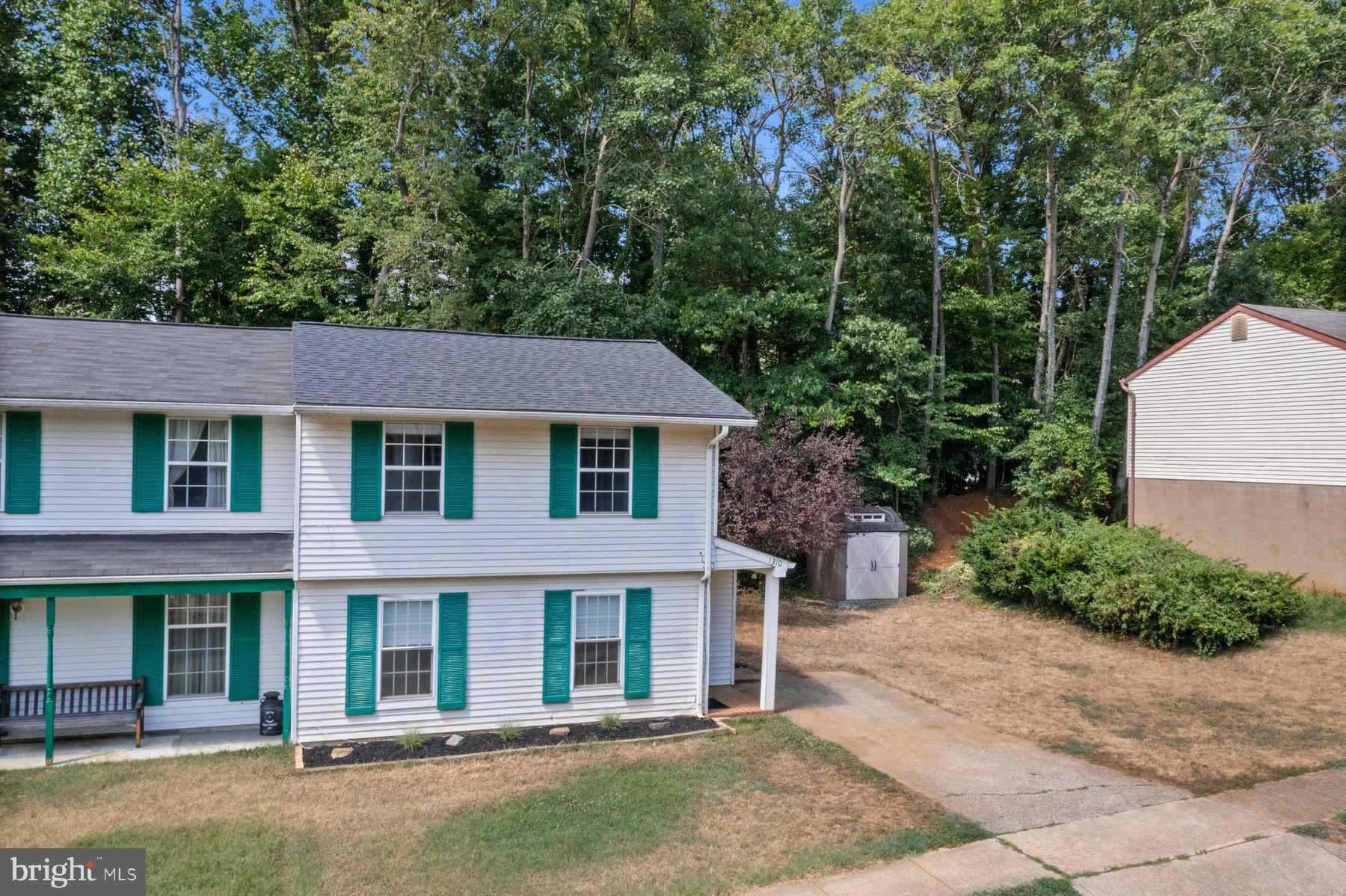 WHISPERING WOODS - Residential