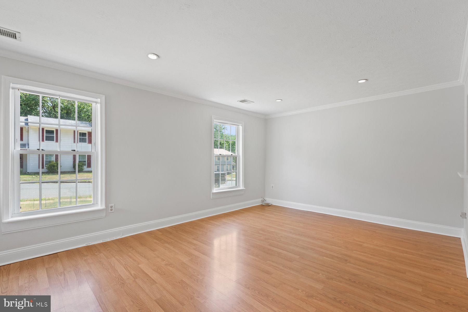 WHISPERING WOODS - Residential