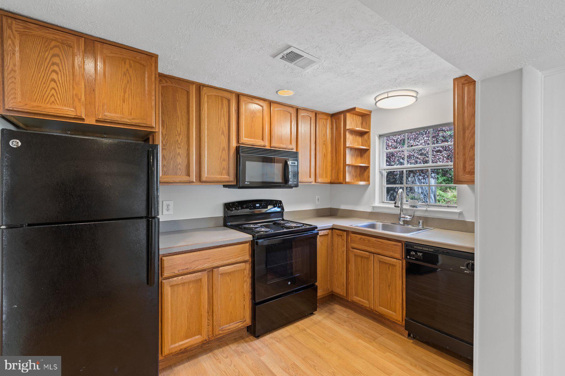 WHISPERING WOODS - Residential