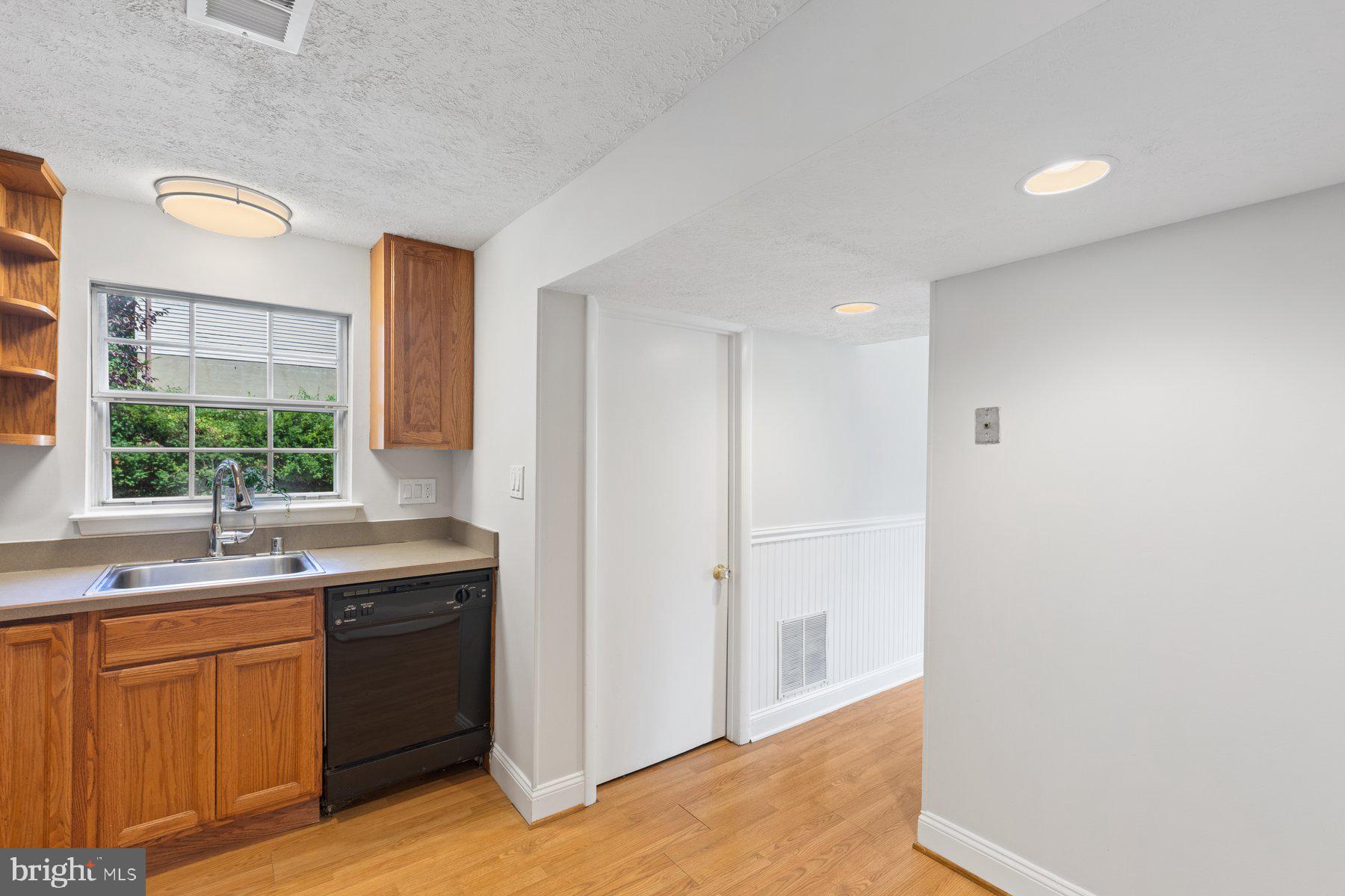 WHISPERING WOODS - Residential