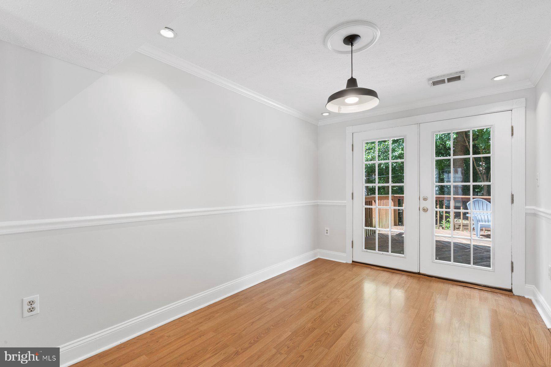 WHISPERING WOODS - Residential