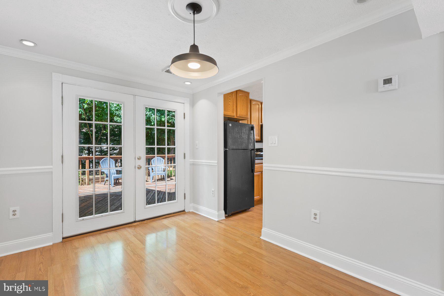 WHISPERING WOODS - Residential