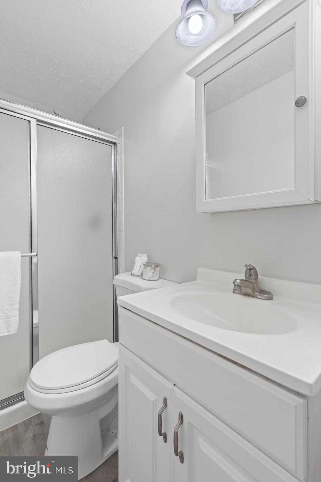 WHISPERING WOODS - Residential