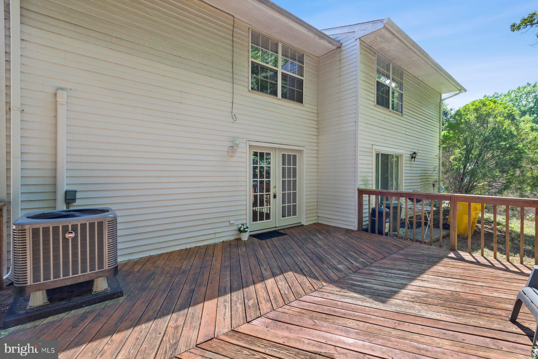 WHISPERING WOODS - Residential