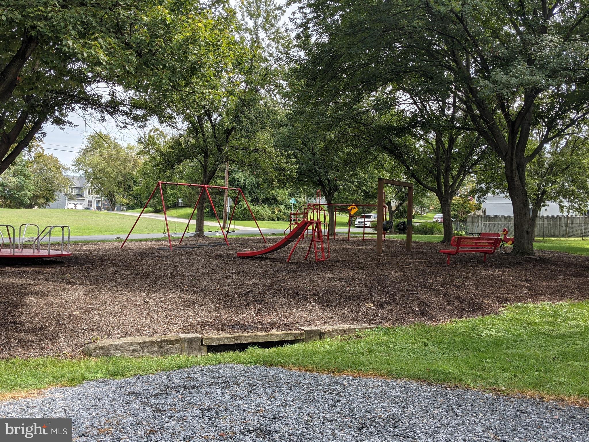 WOODLAND BEACH - Residential