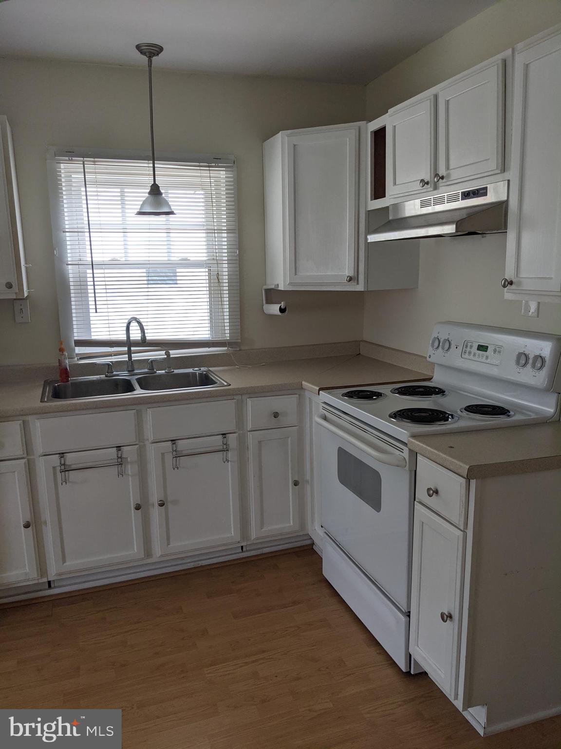 WOODLAND BEACH - Residential