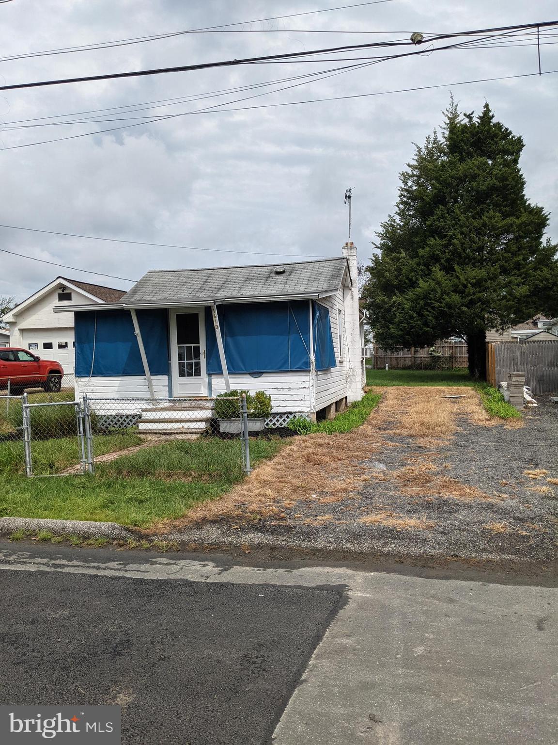 WOODLAND BEACH - Residential