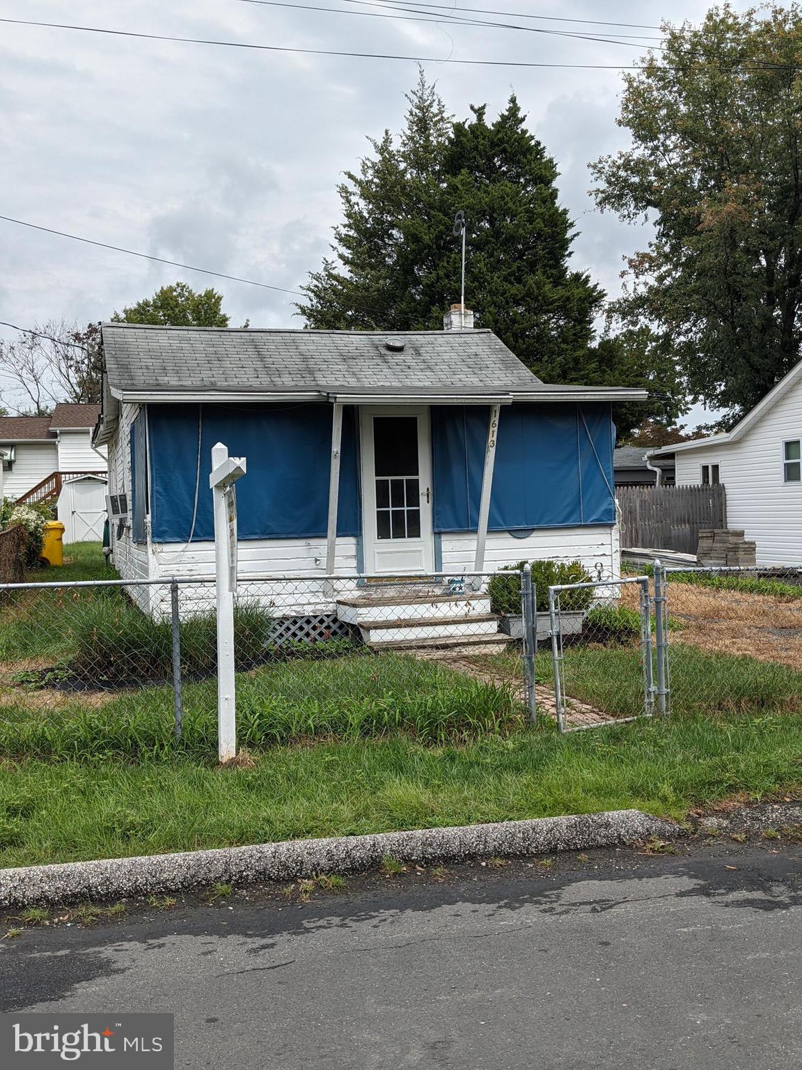 WOODLAND BEACH - Residential