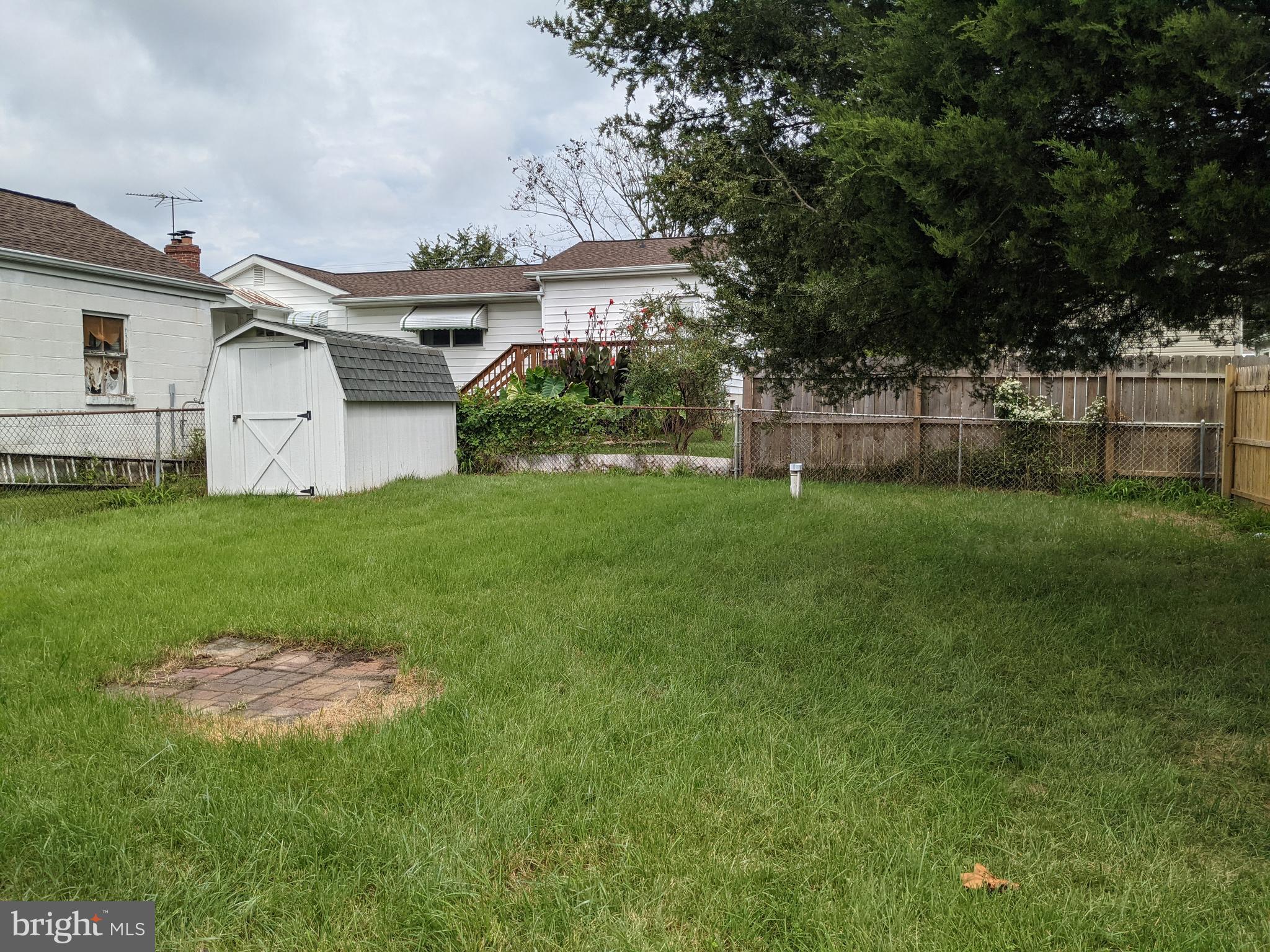 WOODLAND BEACH - Residential