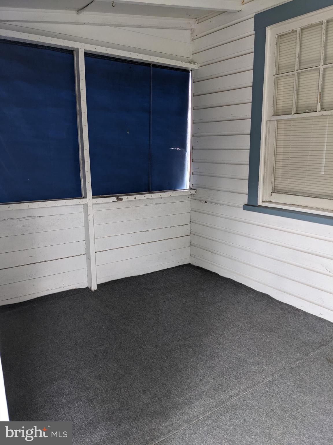 WOODLAND BEACH - Residential