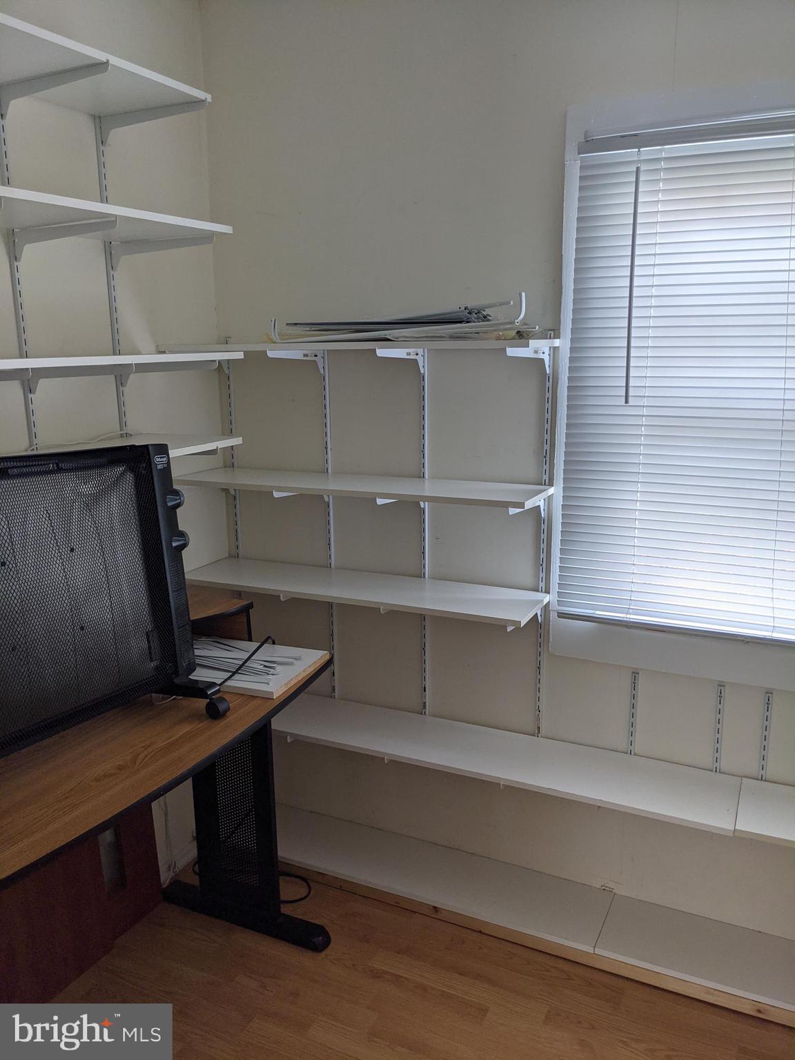 WOODLAND BEACH - Residential