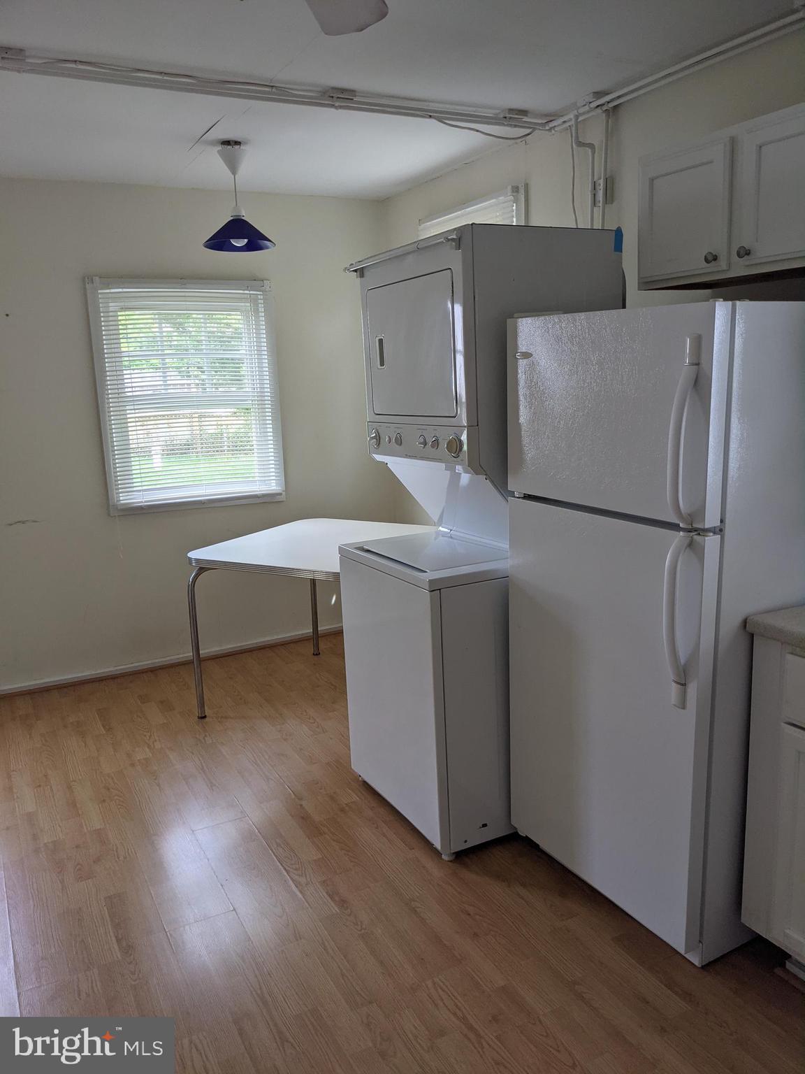 WOODLAND BEACH - Residential