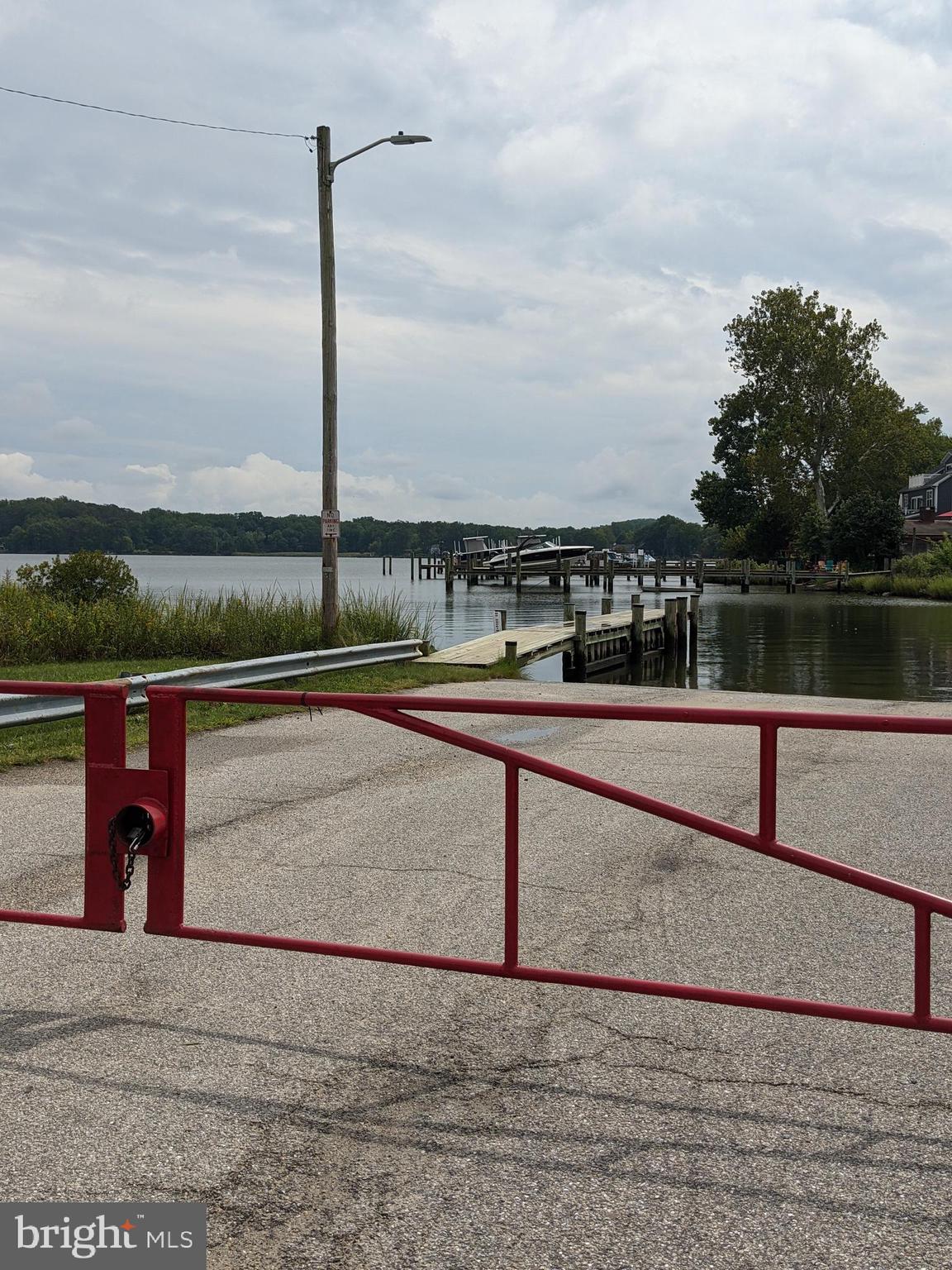 WOODLAND BEACH - Residential