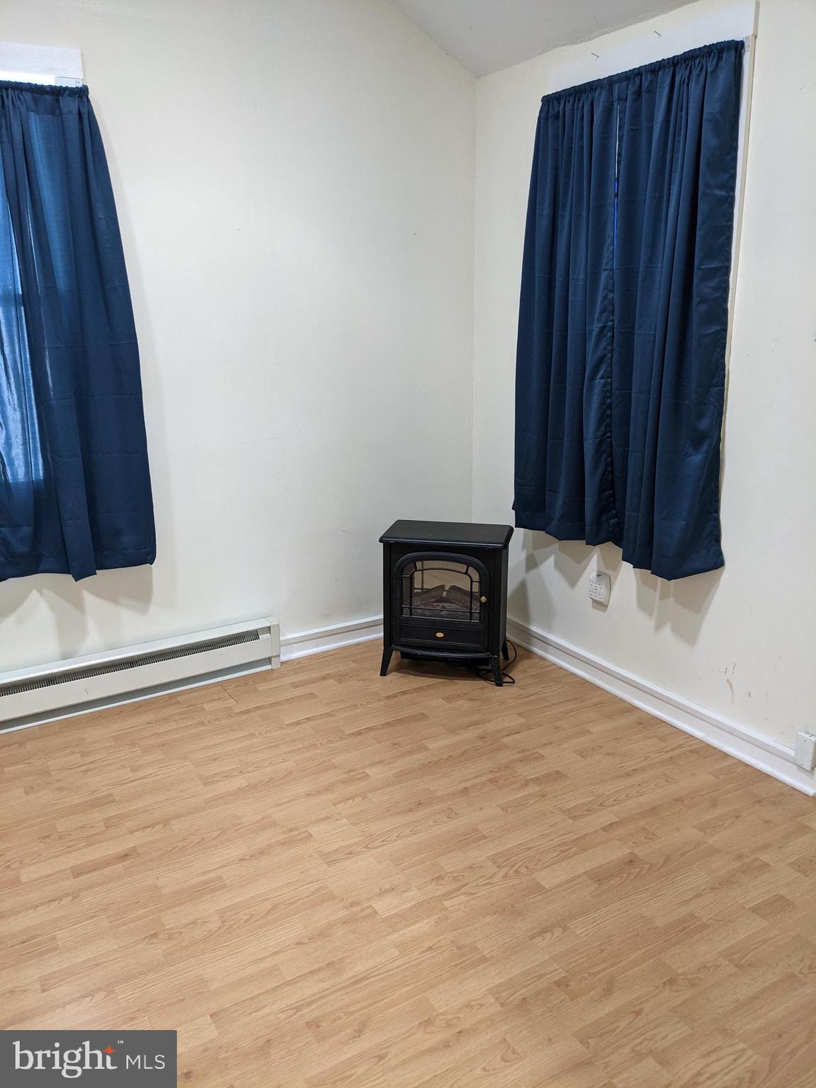 WOODLAND BEACH - Residential