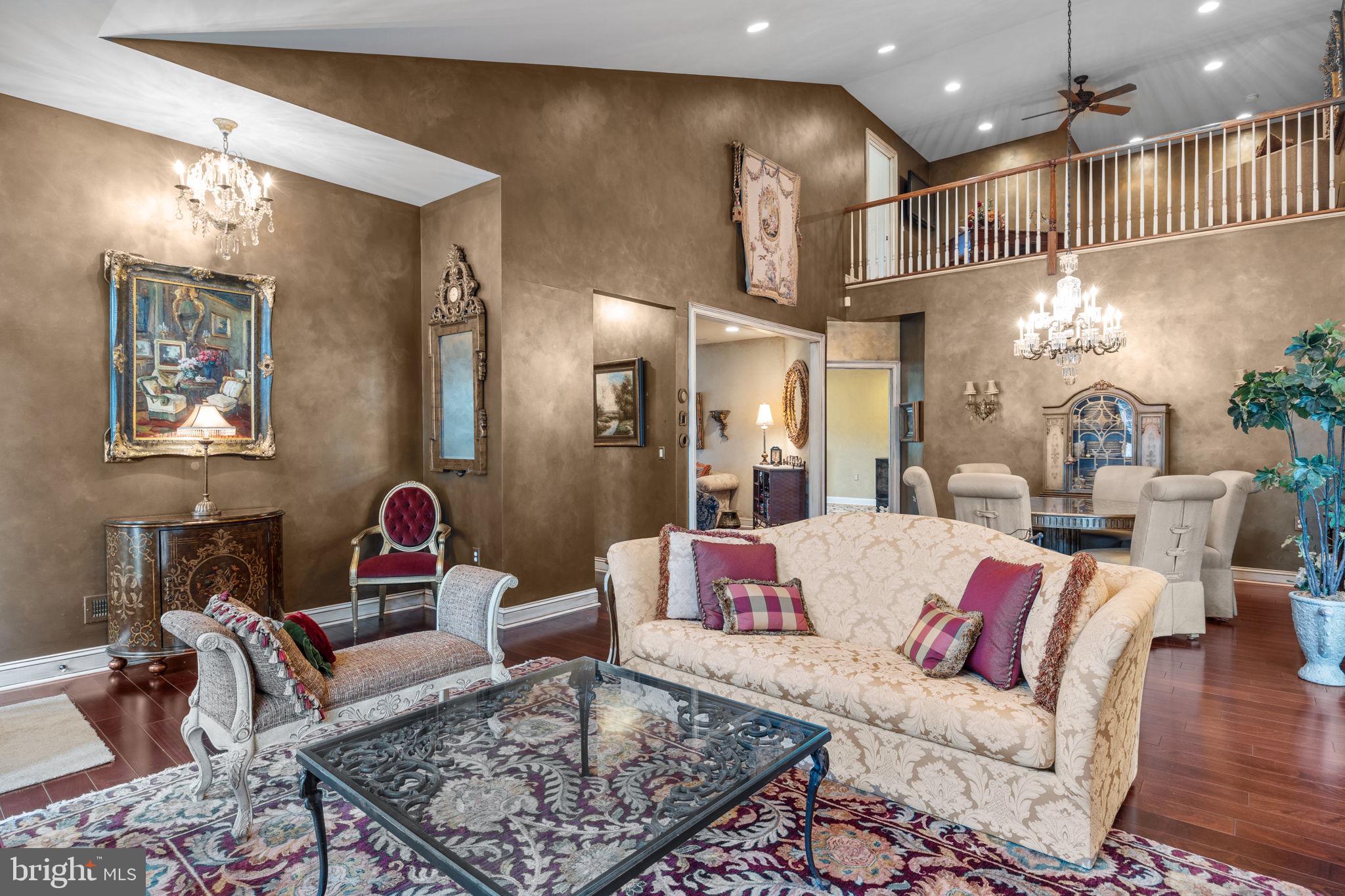 VILLAS OF NEWTOWN - Residential