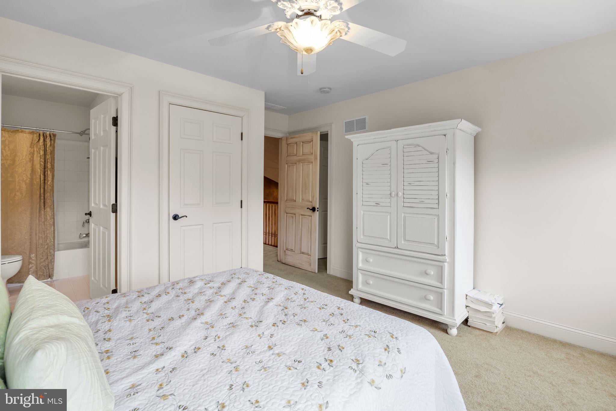 VILLAS OF NEWTOWN - Residential