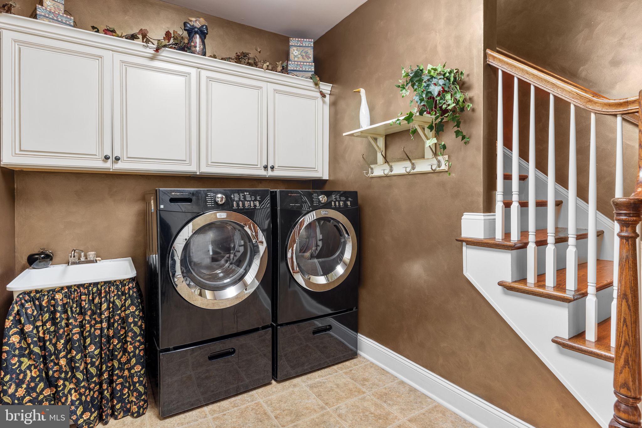 VILLAS OF NEWTOWN - Residential