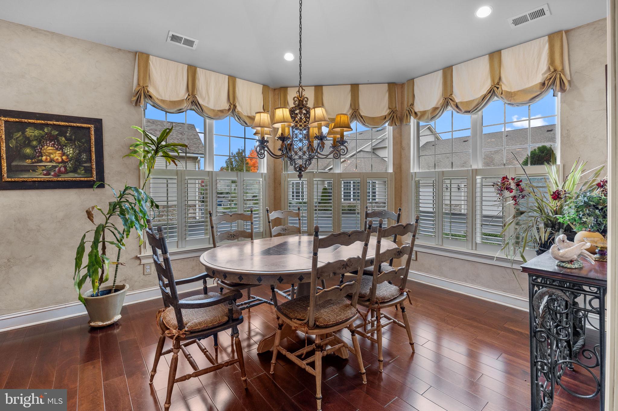 VILLAS OF NEWTOWN - Residential