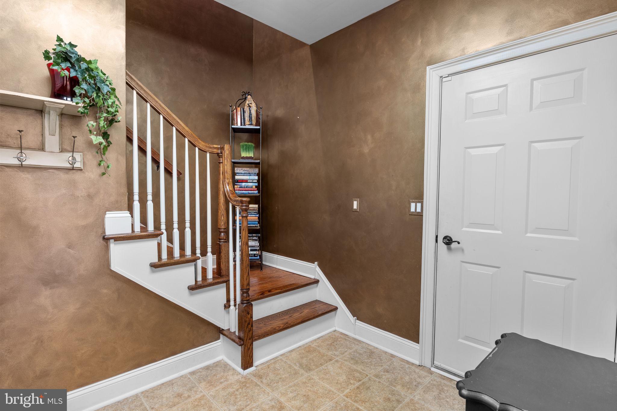 VILLAS OF NEWTOWN - Residential