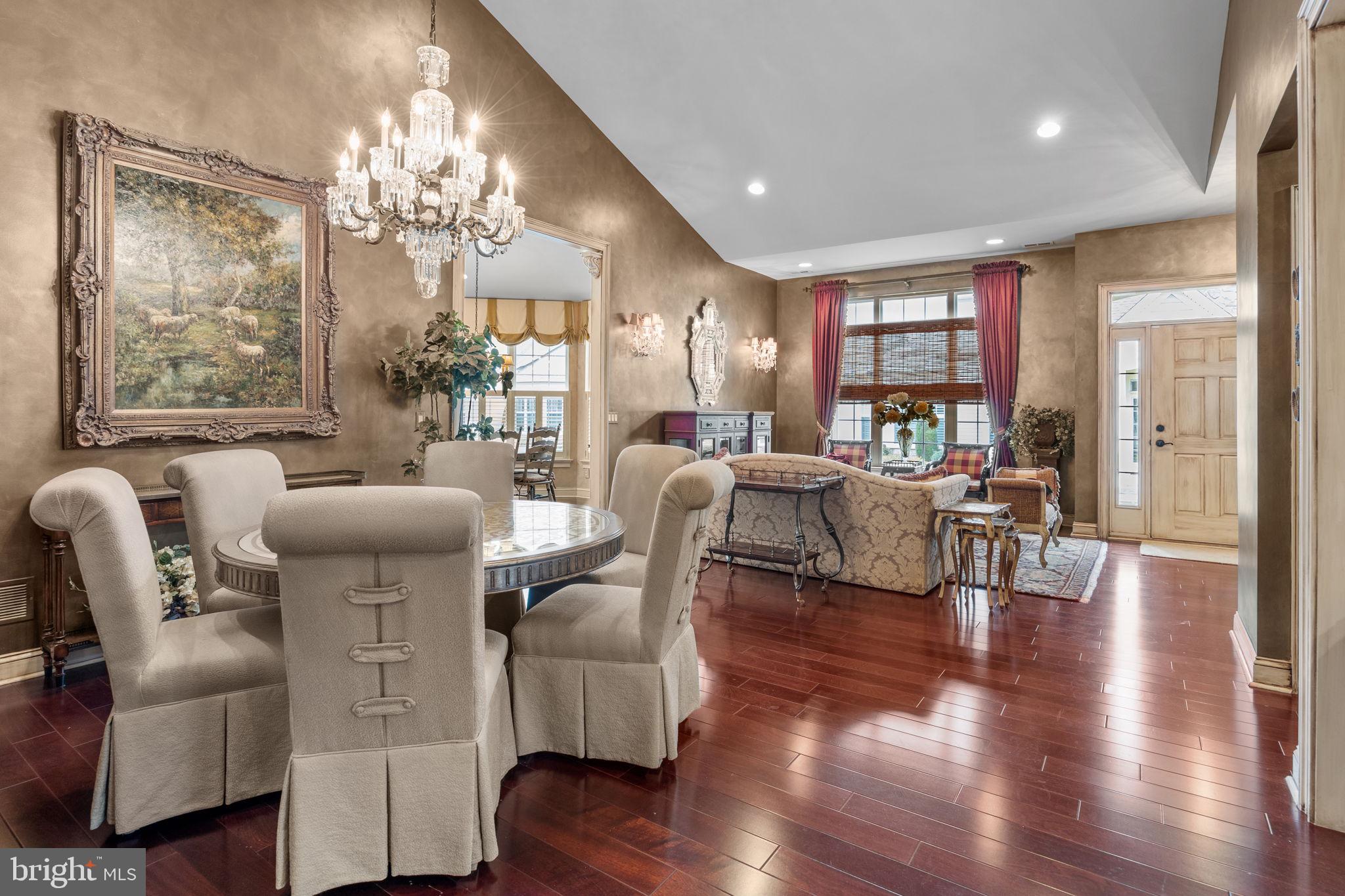 VILLAS OF NEWTOWN - Residential