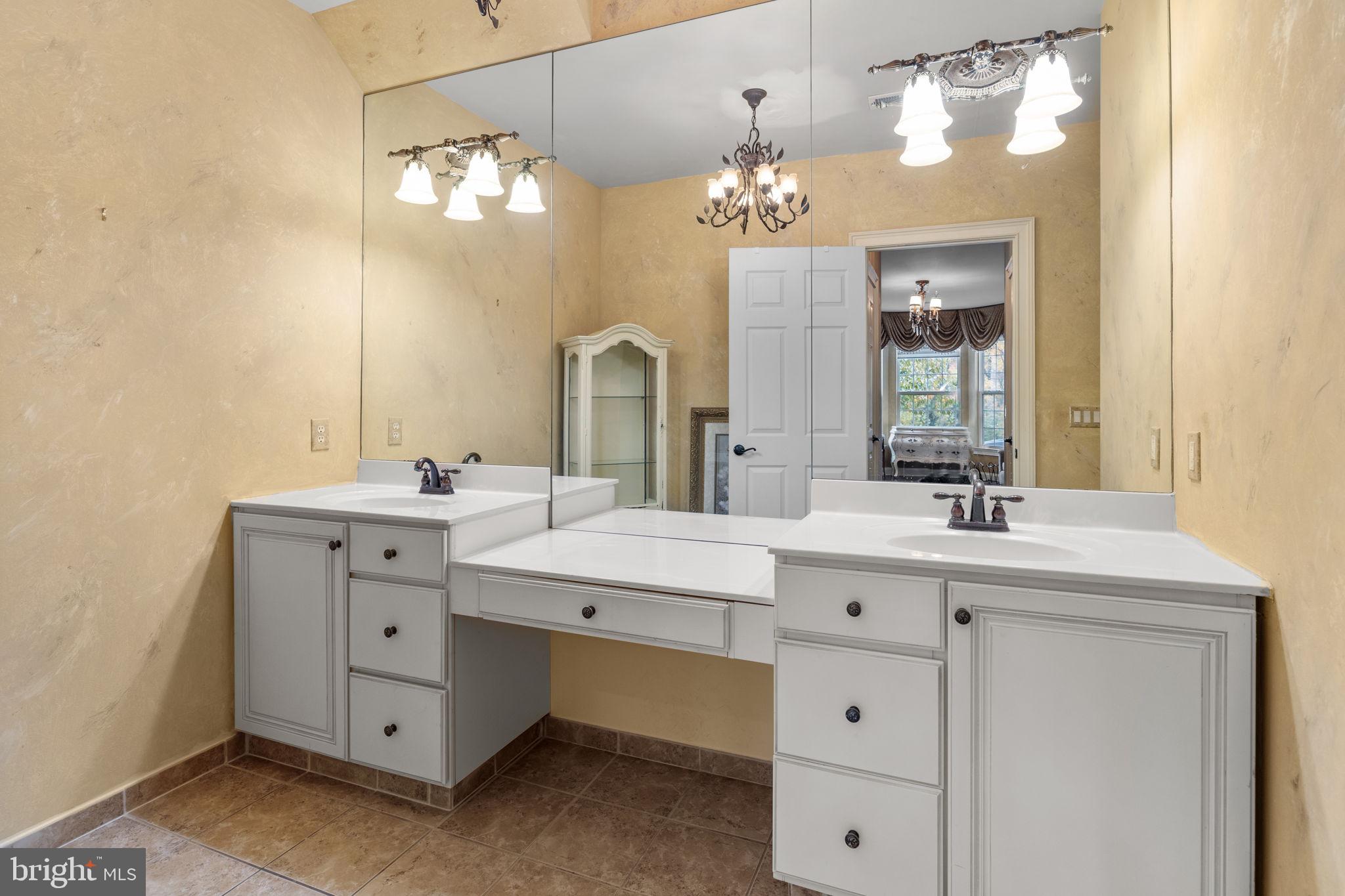 VILLAS OF NEWTOWN - Residential