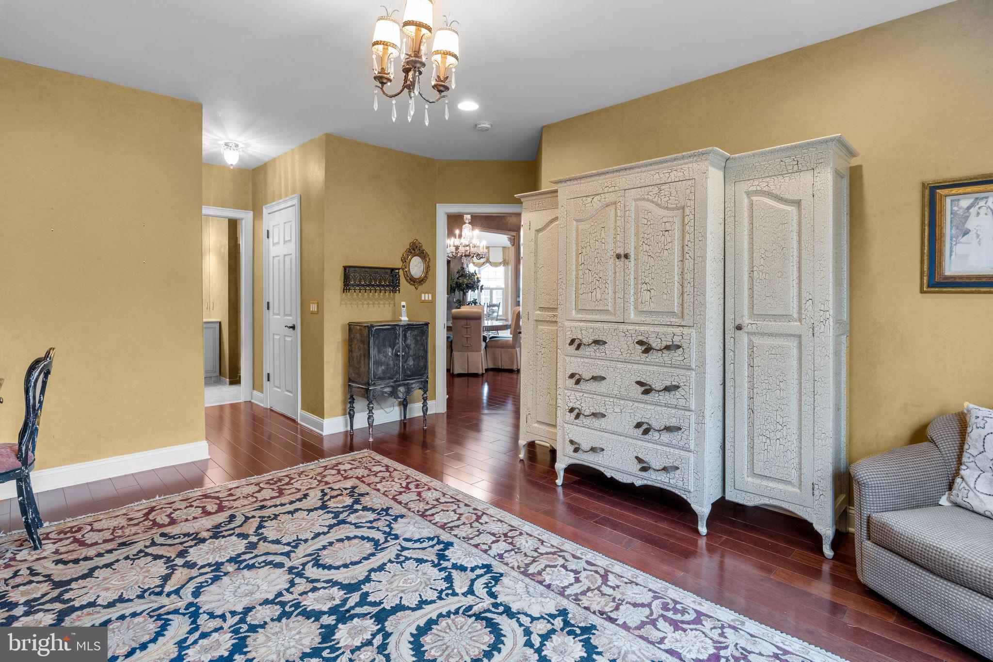 VILLAS OF NEWTOWN - Residential