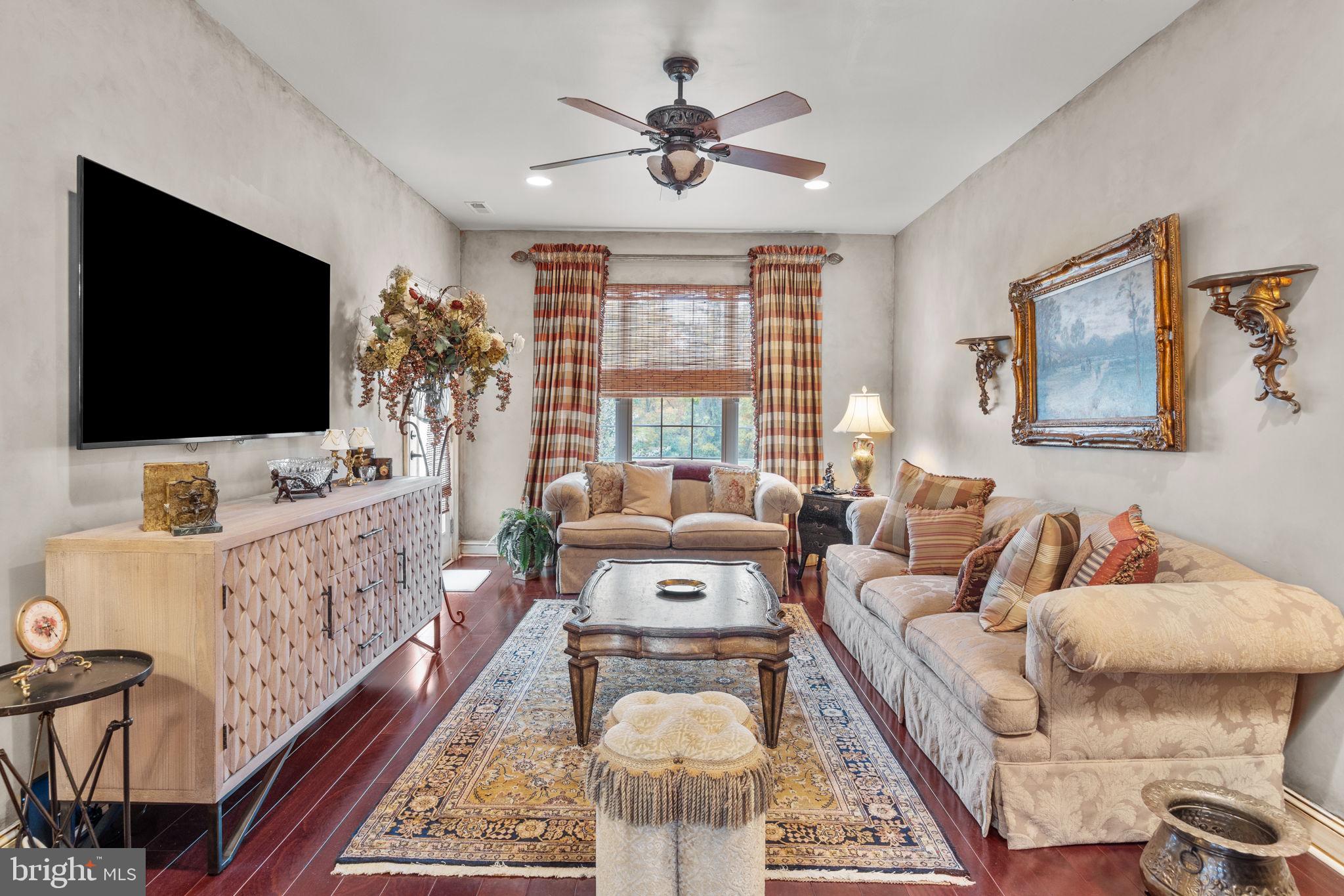 VILLAS OF NEWTOWN - Residential