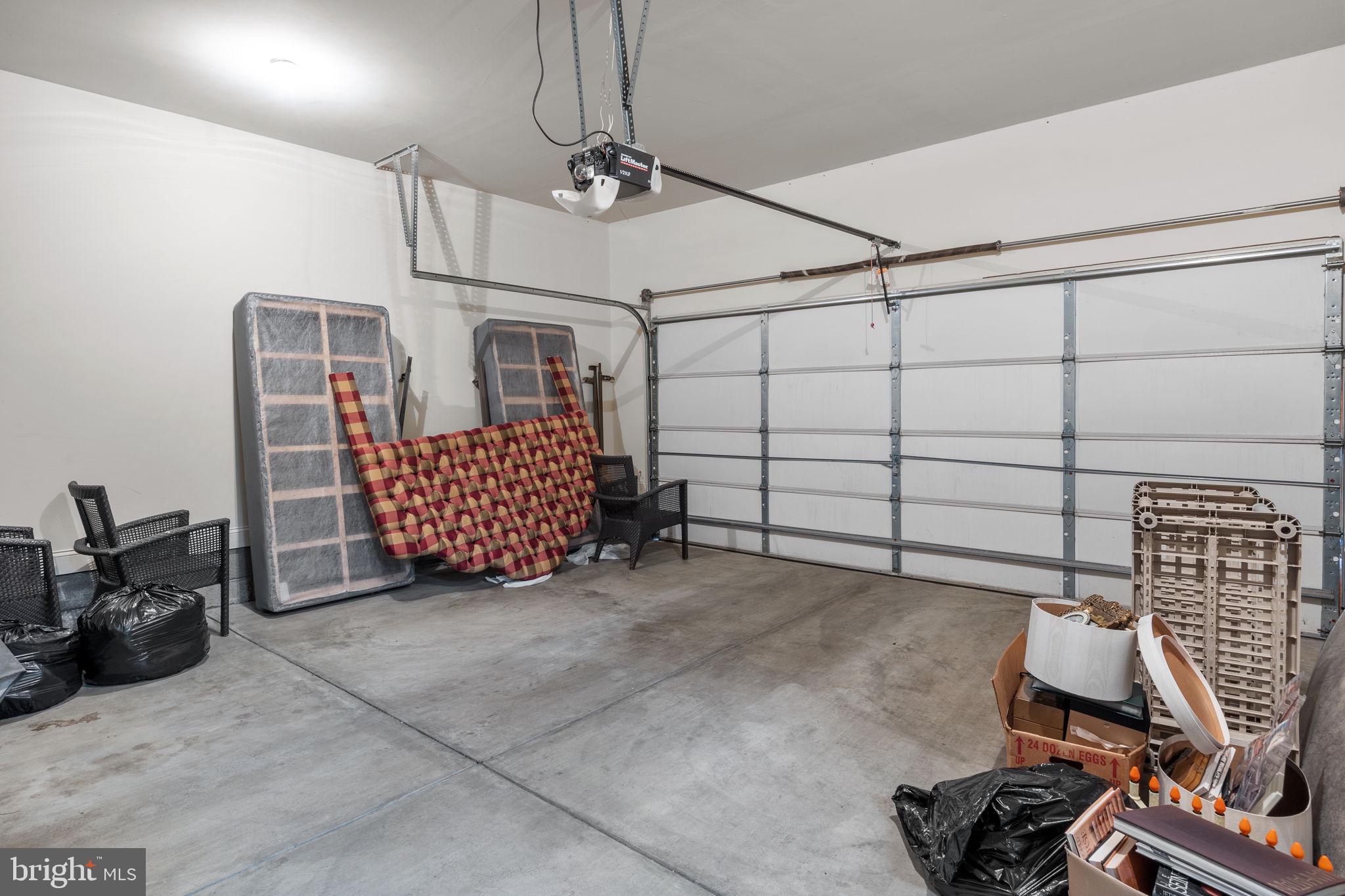 VILLAS OF NEWTOWN - Residential