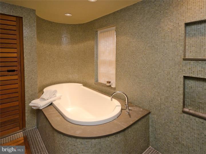 SOCIETY HILL - Residential