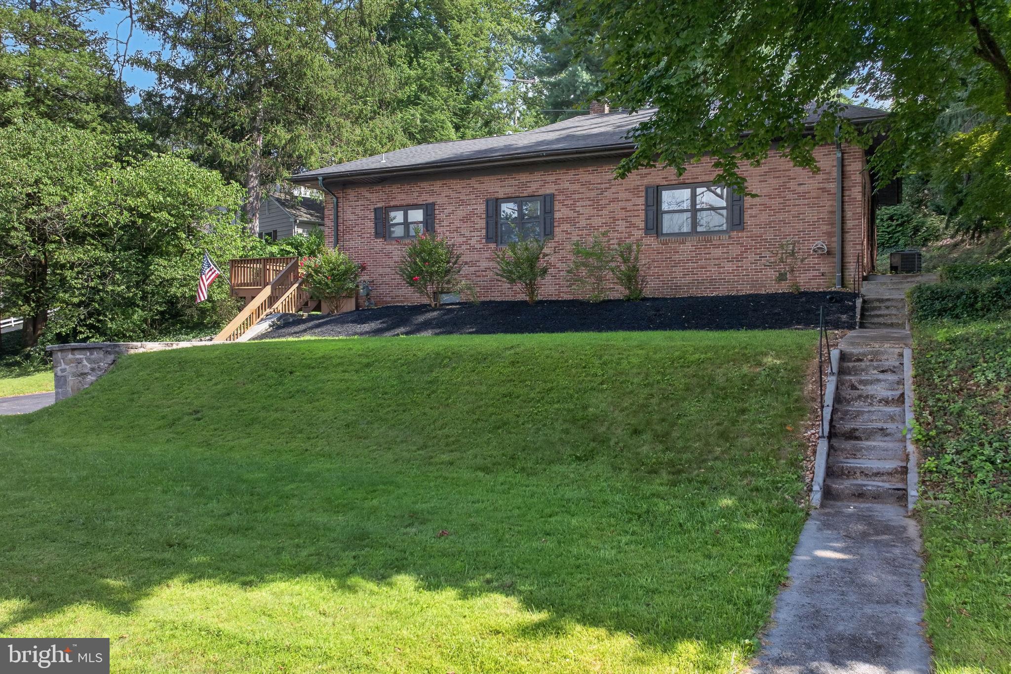 914 SOMERSET LANE