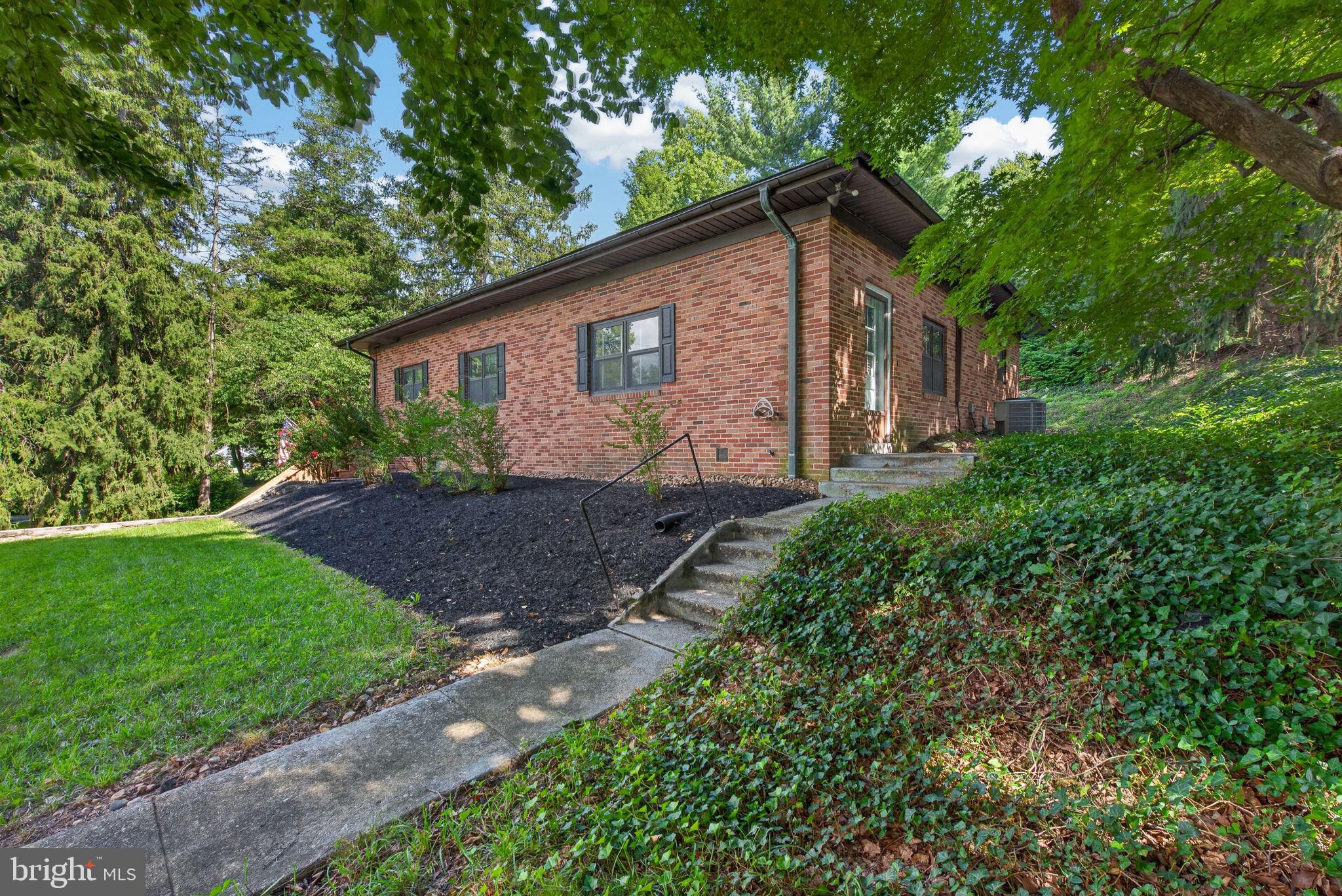 914 SOMERSET LANE