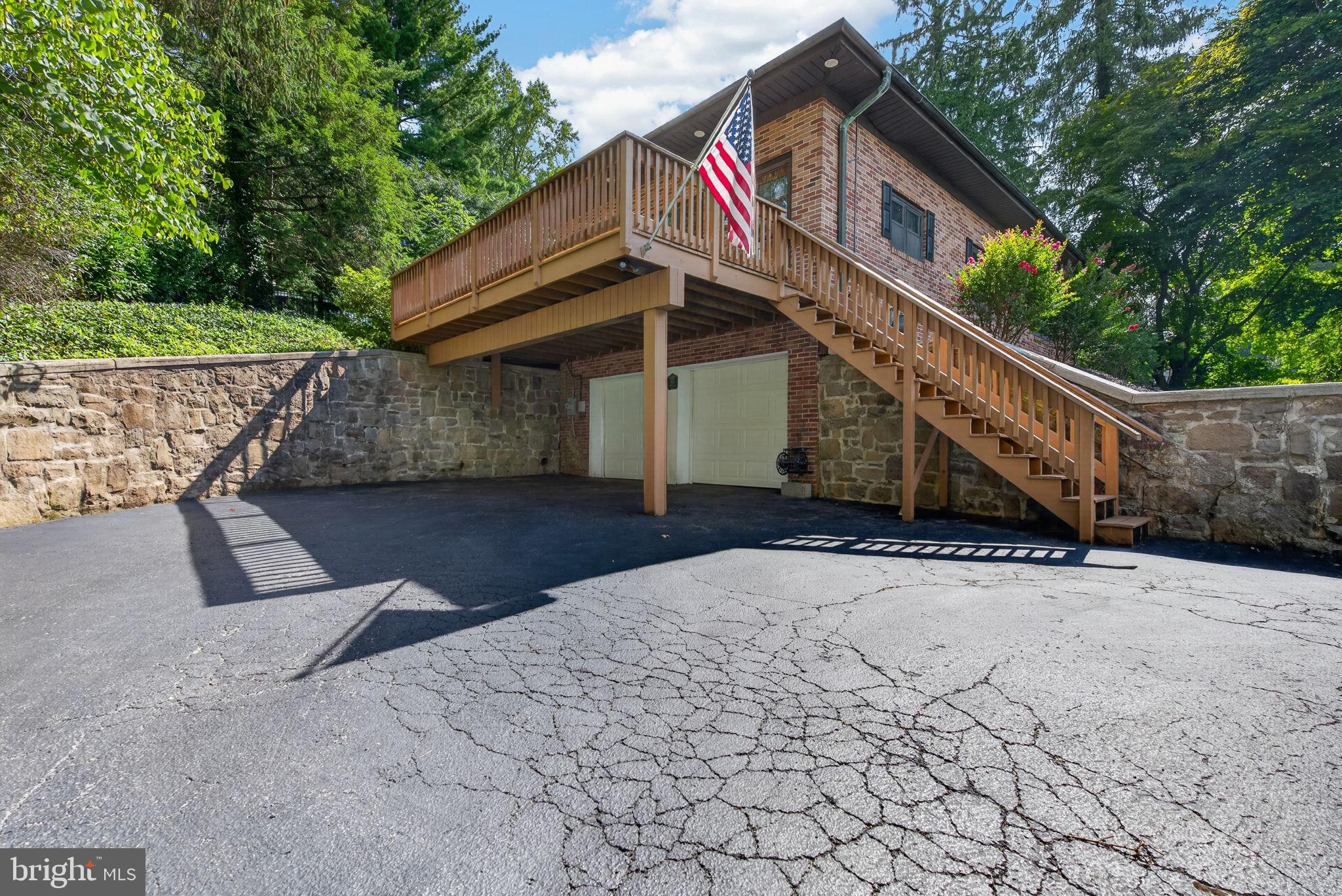 914 SOMERSET LANE