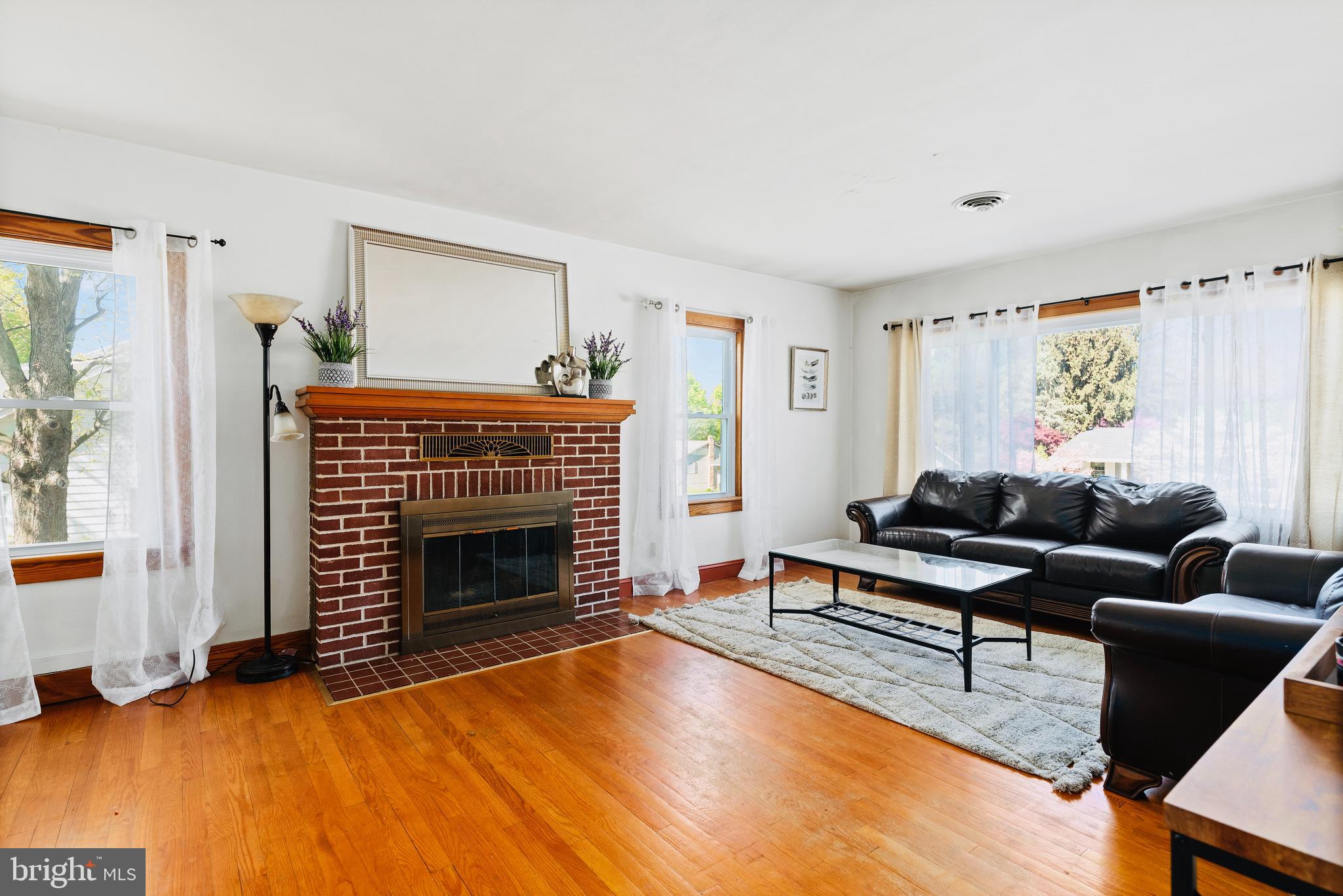 HALLWOOD HEIGHTS - Residential